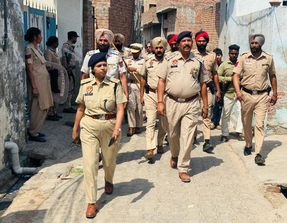 SSP Faridkot supervising a demolition in Faridkot